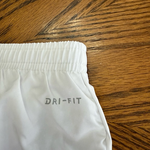 Nike Women's White Running Shorts - Picture 4 of 8